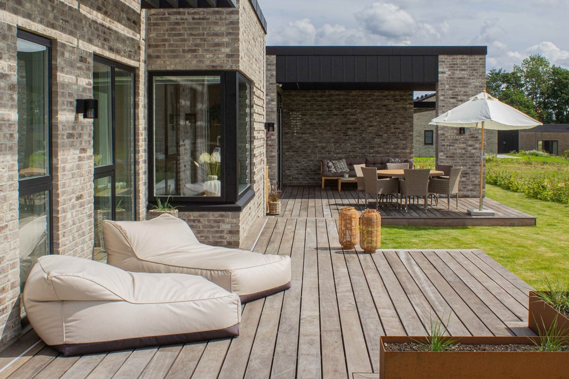 Nybygget villa med 
terrasse i Jatoba.