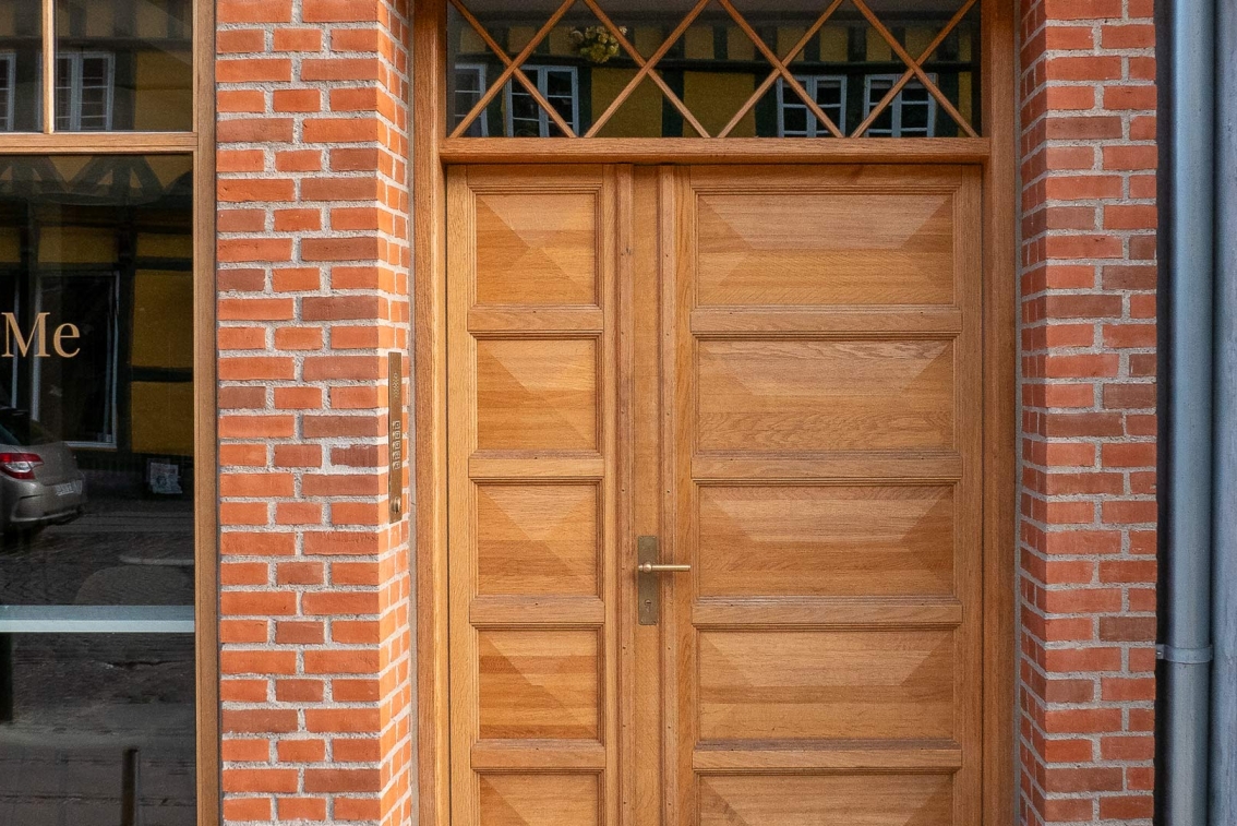 Renovering af vinduer, dør og port.