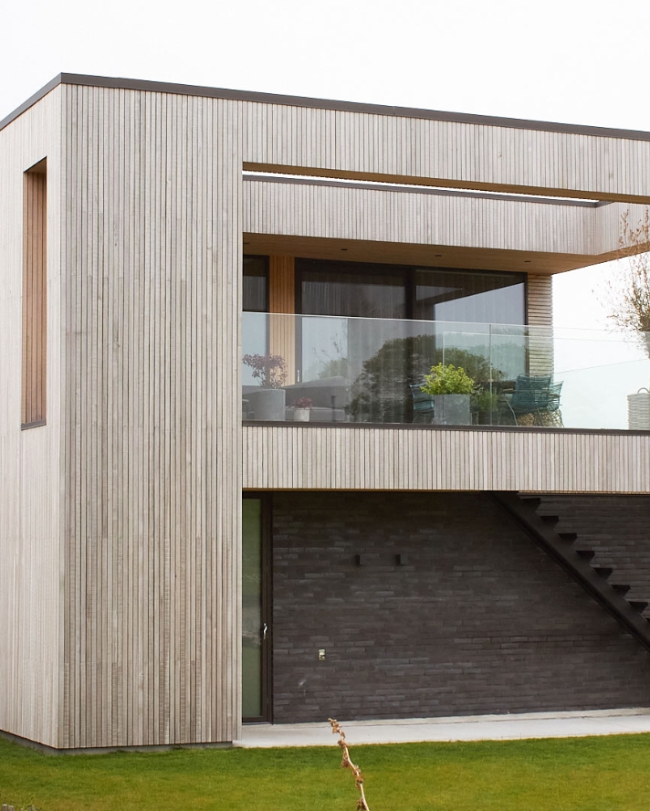 Villa med lister i
Alaskan Yellow Cedar .