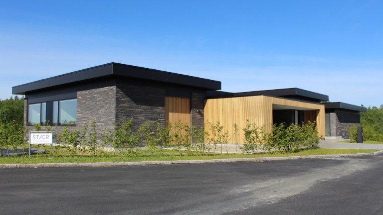 Villa med 
Egetræslister.