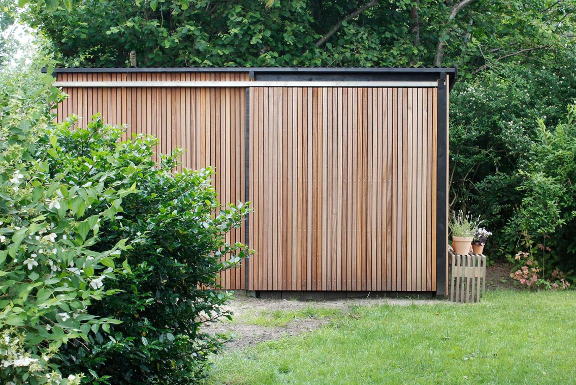 Skur med 
Guariuba-facadelister.