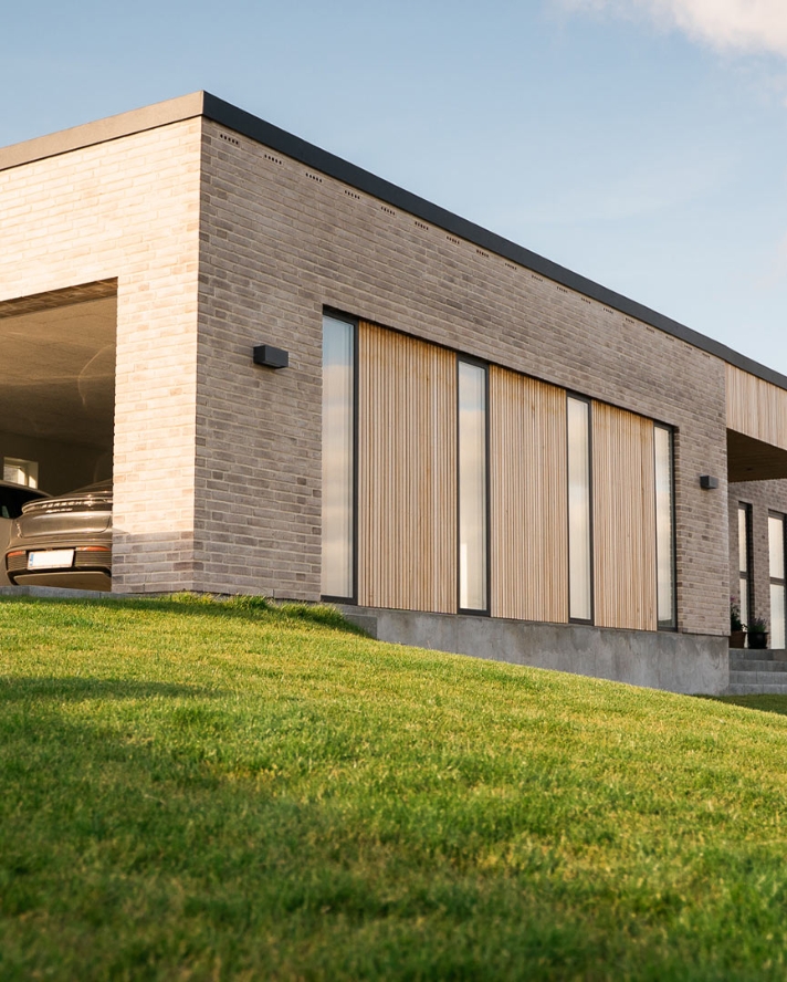 Villa med Thermo-D Ayous facadelister.