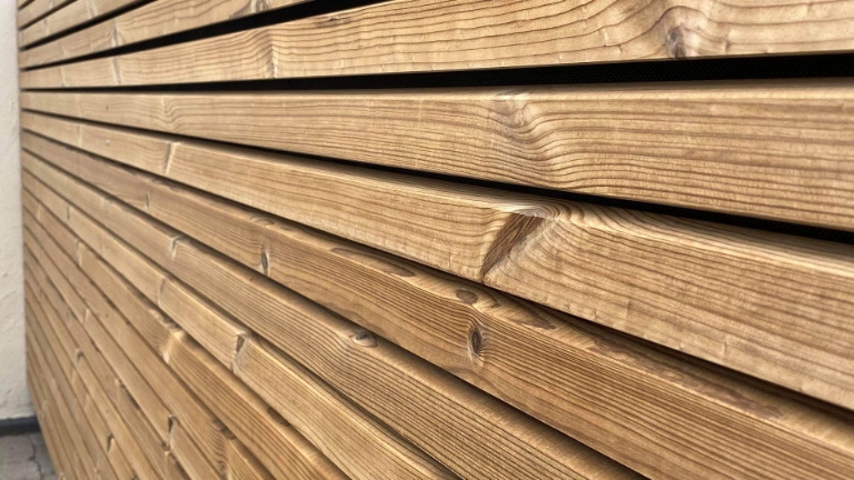 Læhegn med 
Thermo Fyr 
facadelister.