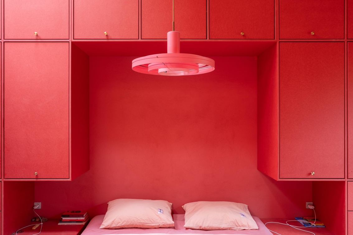 Sådan indretter du 
med farver og træ.