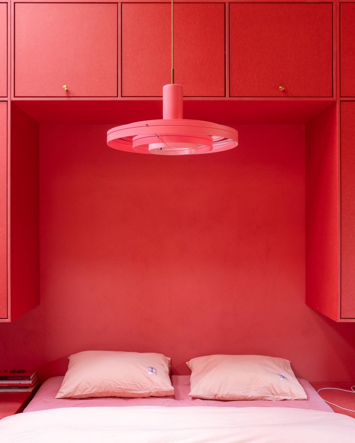 Sådan indretter du 
med farver og træ.