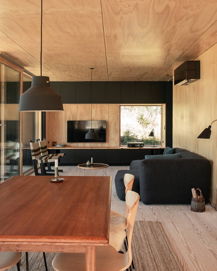 Sommerhus 
med krydsfiner.