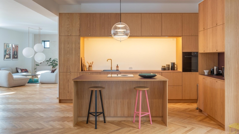 Egetræskøkkenets 
diskrete luksus.