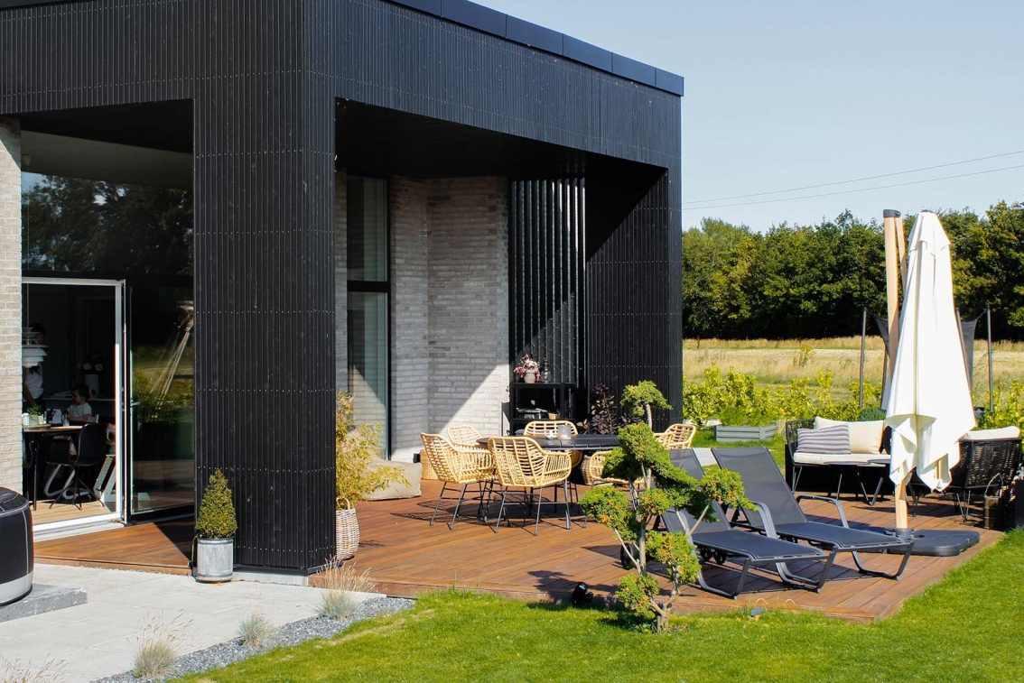 Villa med 
Cumaru-terrasse.