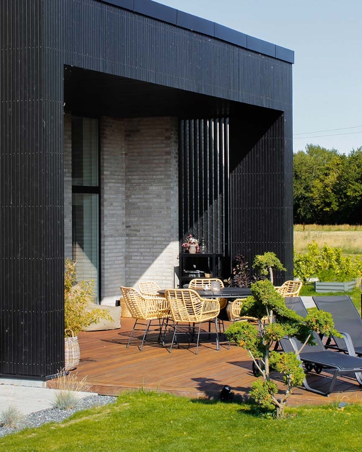 Villa med 
Cumaru-terrasse.