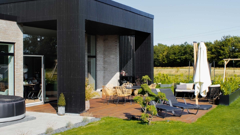 Villa med 
Cumaru-terrasse.