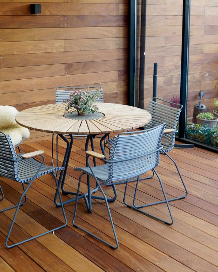 Rækkehus med
Cumaru-terrasse.