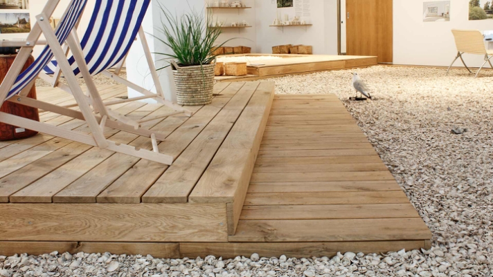 Utzon Center inviterer dig med på en sanselig rejse gennem sommerhusets arkitektur og historie. .