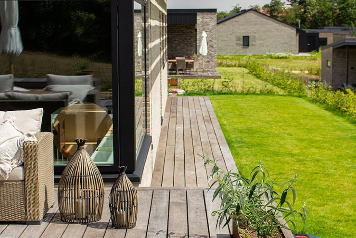 Funkisvilla 
med patineret 
Jatoba terrasse.