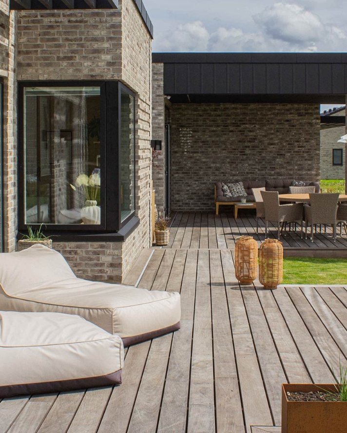 Nybygget villa med 
terrasse i Jatoba.