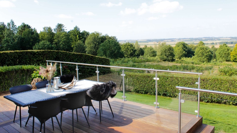 Villa med 
Sucupira-terrasse.